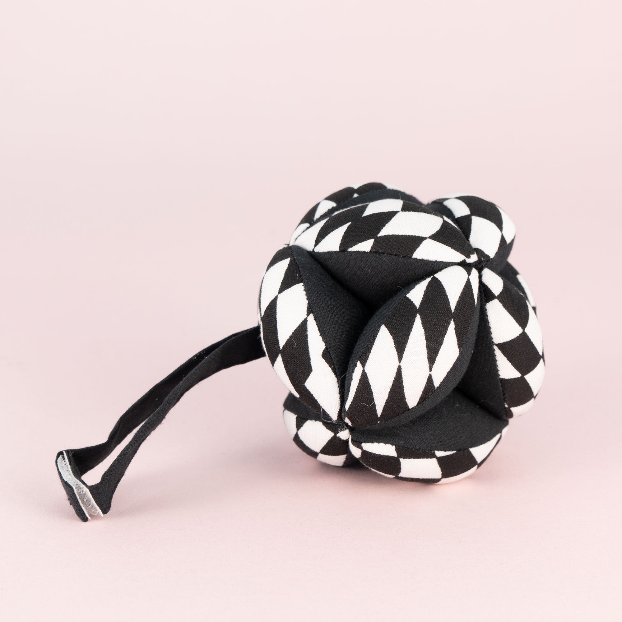 Contrast magic ball