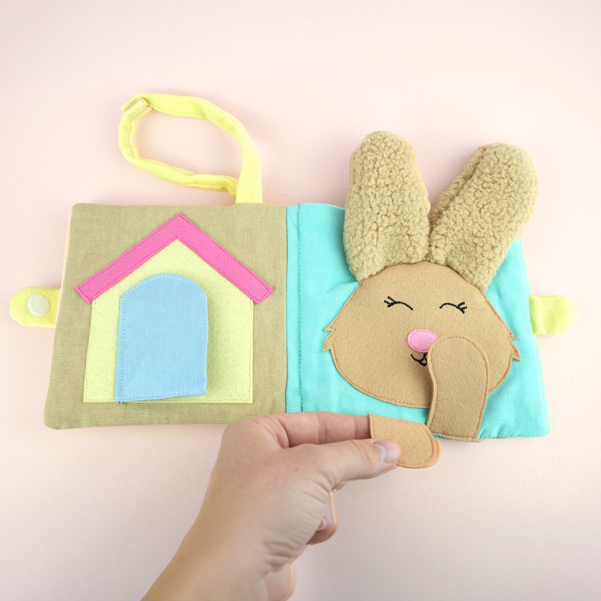 Fühlblüte – Buggybuch mit fünf Fühl-Oberflächen für Babys ab 6 Monaten
