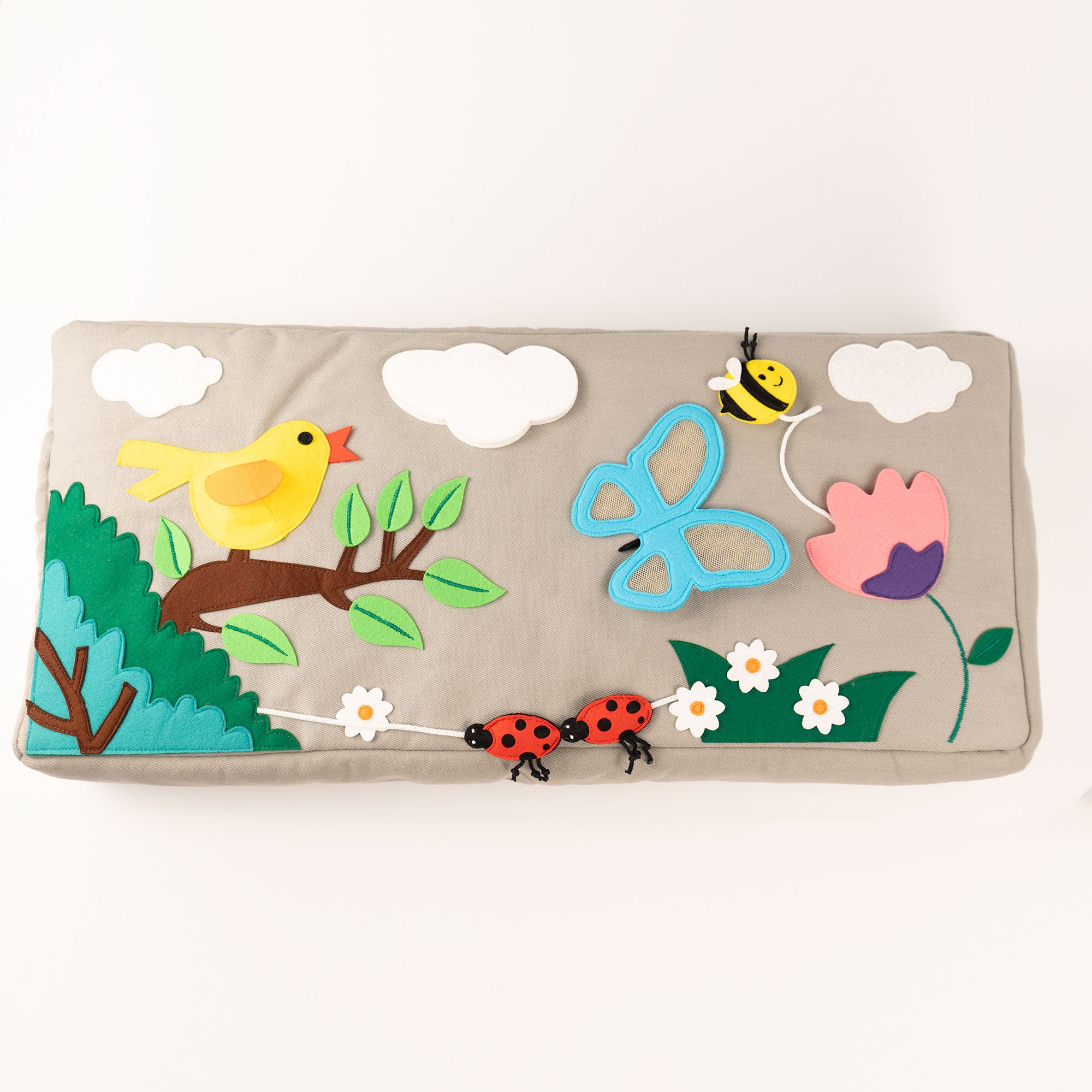 Coussins d’activités abeille et papillon